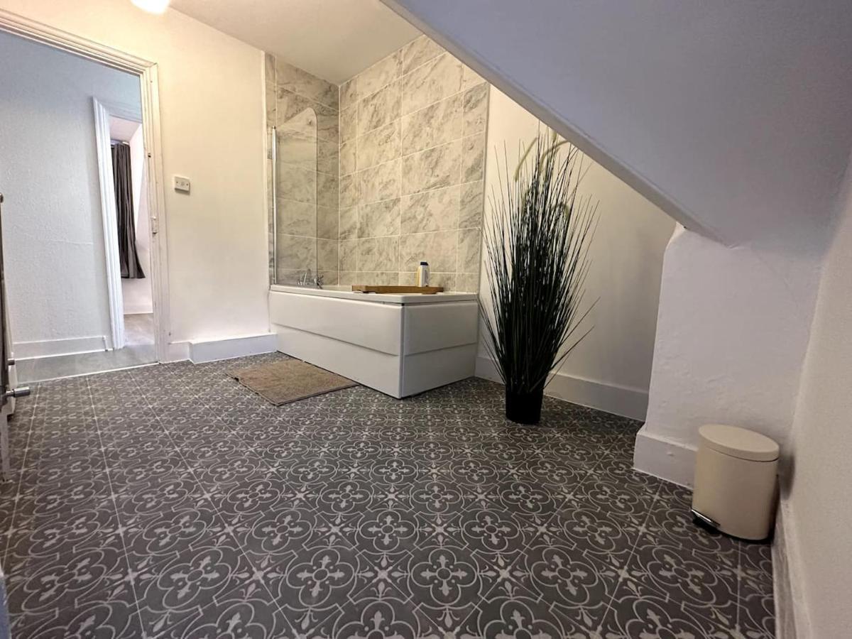 Wonderful 2 Bedroom On Tower Bridge Londres Exterior foto
